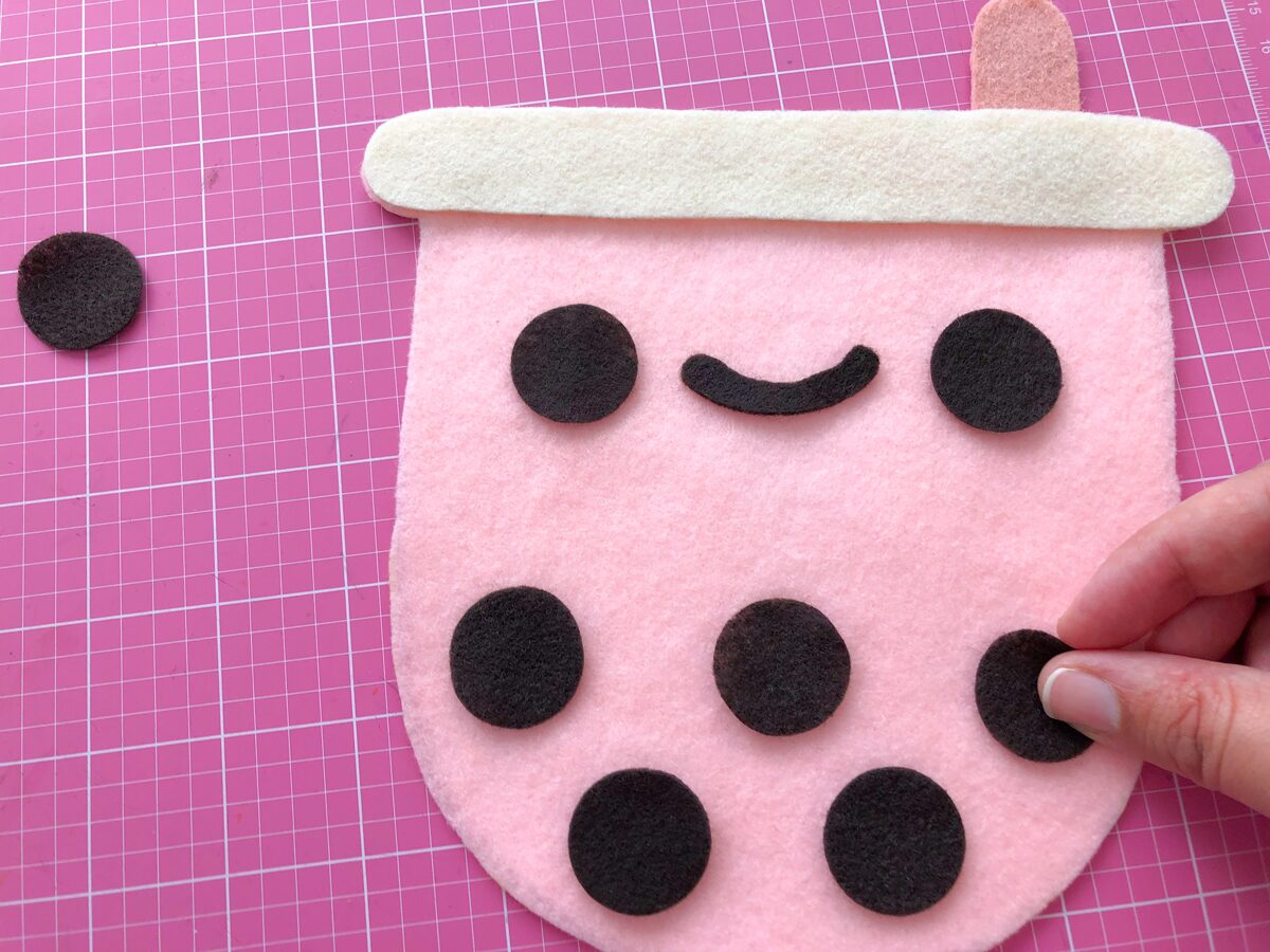 Felt Bubble Tea Banner Tutorial: Glue Bubble Tea face